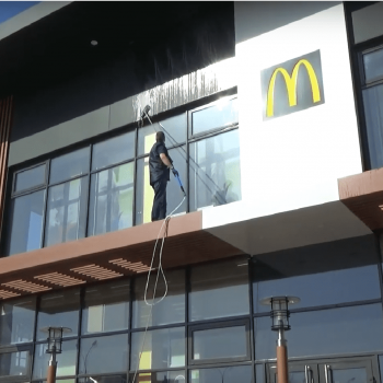 Мойка фасада «McDonalds» (300 м.кв.) - Клининговое обслуживание   Вашего Бизнеса